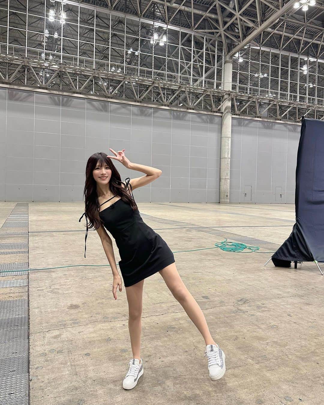 神崎紗衣のインスタグラム：「前日インタビューさせて頂いて改めて選手のかっこよさを実感🥺 幕張メッセという大きな舞台で覚悟を決めた選手たちの闘いが遂に明日🔥❤ すでに興奮しているよお🤒🤒🤒  大好きなブレイキングダウン現場のために  @yuma.025 さんに髪を、 @futuro_eyelash でお目目してもらいました🫶🏻」