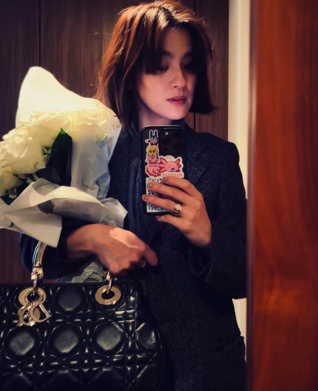 のインスタグラム：「🤳💭💐 @dior  #DiorLady9522」