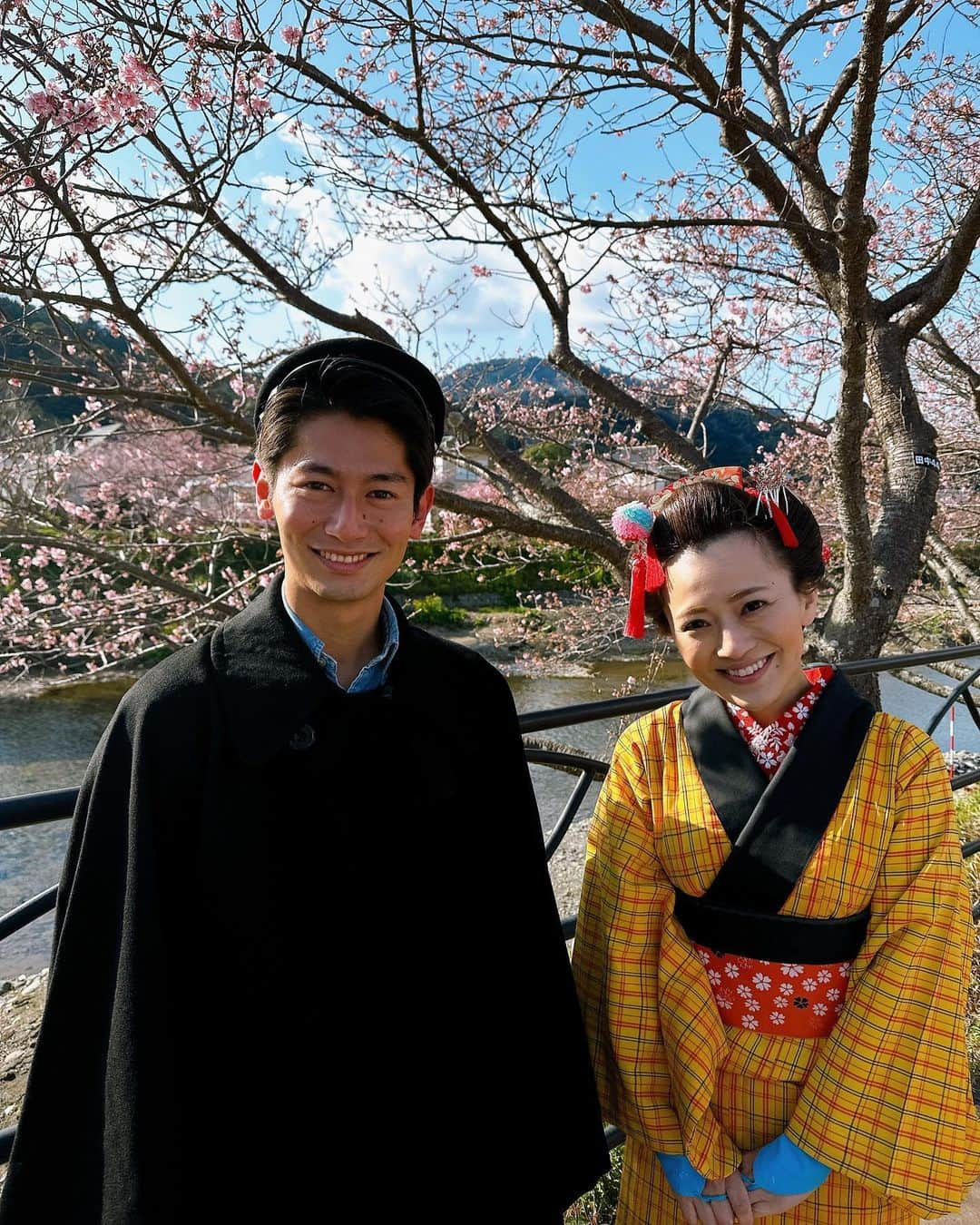 永見佳織さんのインスタグラム写真 - (永見佳織Instagram)「🌸河津桜まつり開催中🌸  河津桜、見頃です。  そして 初の“伊豆の踊り子”に 初の“富士額”披露です。  おでこ…広いんです…😭  河津桜まつりは3/5まで。 18:00-21:00は桜ライトアップもしています。 夜は寒いので気をつけて下さいねぇ。 ちなみに2/17現在 河津川沿いは 4分咲き 原木は 満開です。  詳しくは開花情報テレフォンサービス 0558-34-1560まで。 #桜 #河津桜 #河津桜まつり #伊豆の踊り子 #富士額 #春 #🌸 #学生さん #須藤アナ」2月18日 15時04分 - kaori.nagami