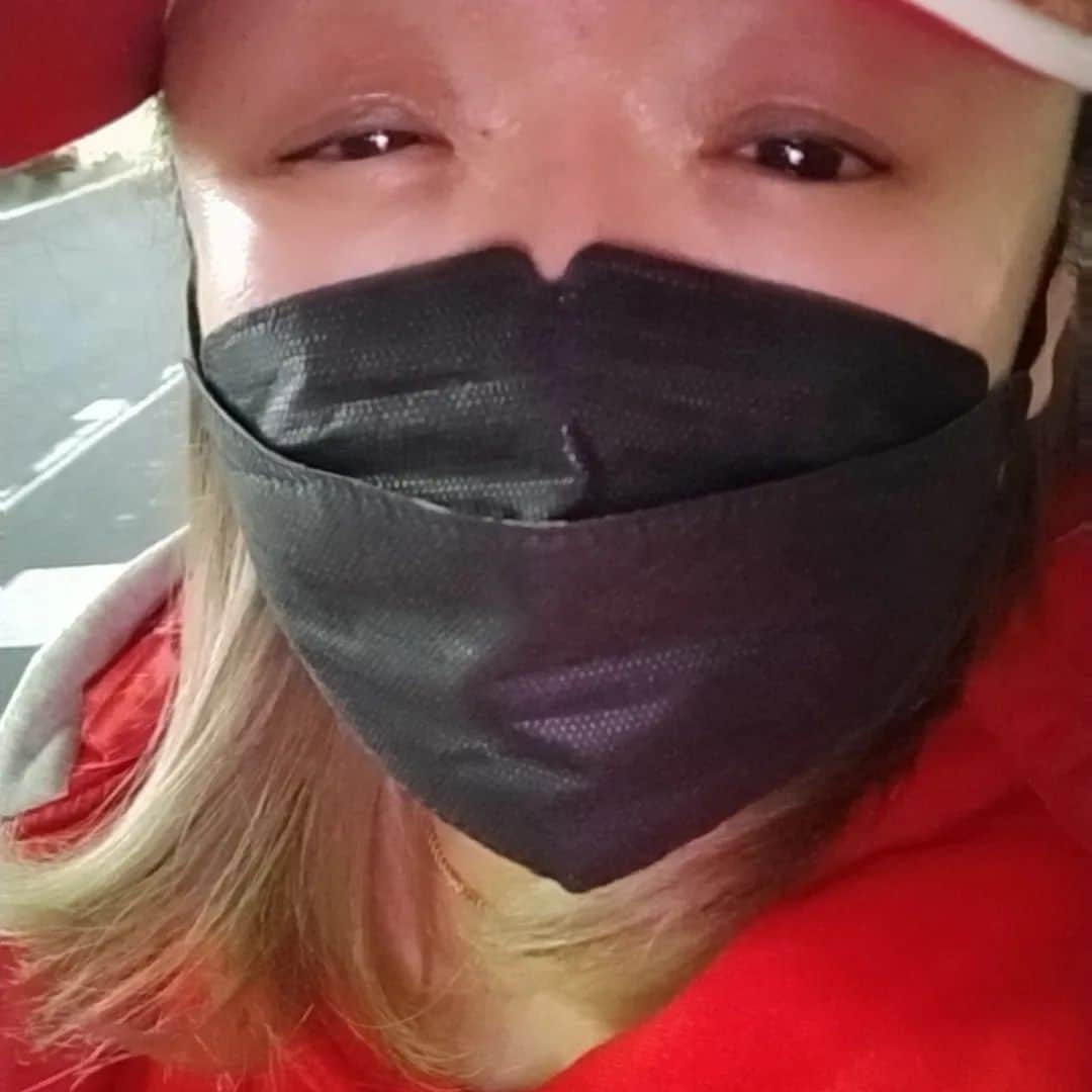 渡辺智子のインスタグラム：「明日は旦那の初演出舞台千秋楽！当日券若干ございます！⁡ ⁡限界きてるよ！！！⁡ ⁡ #遠き日の落球」