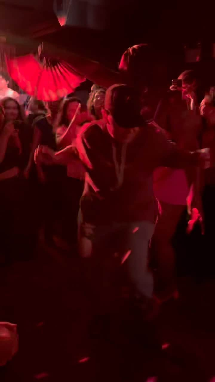 サラ・ラミレスのインスタグラム：「2.17.23 @cmoneverybodybk  @mariquitas.band  Cultivating joy and powerful community Video: Sara getting free on the dance floor with @qween_jean and community for liberation.  📷: @trudy0nduty」