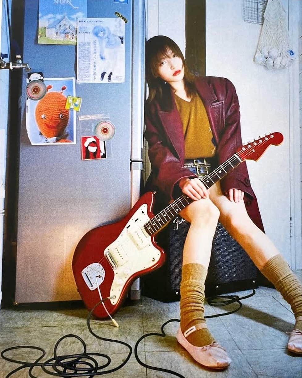 ハンナ・チャンのインスタグラム：「Last year OCTOBER issue @mings.hk with @miumiu ❤️  Photography @leungpakting Styling @leungpakting Hair @leungpakting Makeup @heisanhung Set Design @leungpakting Photography Assistant @marcokangai Production @adhocsolns @troublegirlmkii」