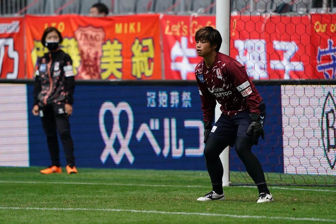 武仲麗依のインスタグラム：「2023.02.18⚽️  今日の練習試合で やっとのやっと 実戦復帰できました👏  手術してからほぼ9ヶ月🙄 4ヶ月のはずが倍以上かかると言う 想像以上に辛い時間が長かったですが こうして復帰することができて とても嬉しいです🥹 でもやっとスタート地点に立てた所です。 これからが勝負で 後半戦まずはメンバーに入れるように それから試合に絡めるように ここから戦っていきたいと思います!!  みんなとサッカー⚽️が出来始めて 嬉して楽しくてたまりませんが ミスが多かったり、思ったプレーができなかったりで ストレスも溜まりつつ… でも伸びしろしかないとポジティブに考えて サッカー⚽️を楽しんでいます☺️  後半戦、ピッチで皆さんに会えるように トレーニングに励みます!!  以上ご報告でした😊 応援して頂けると嬉しいです🥰  ⚠️写真がなさすぎて   昔の写真📷になってしまいました🙇‍♀️」