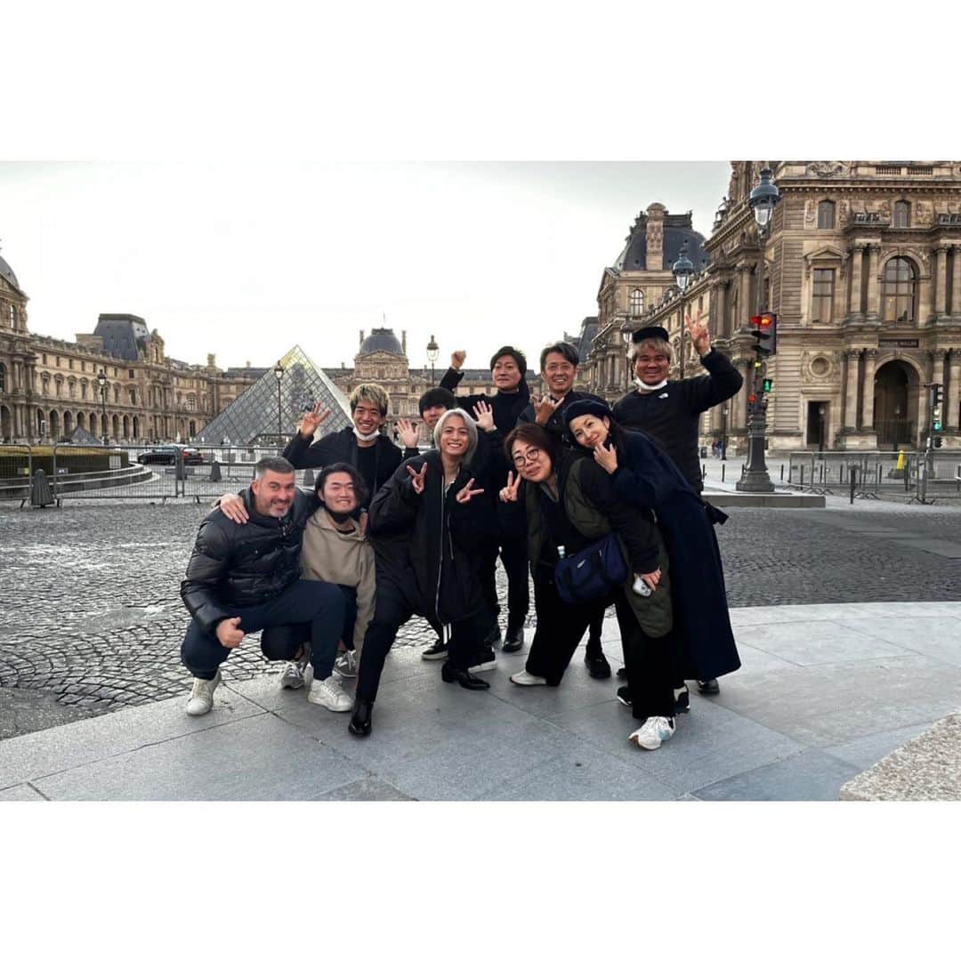 和田颯のインスタグラム：「. パリの思い出🇫🇷 集合写真 最強で最高なクルーでした❤️‍🔥」