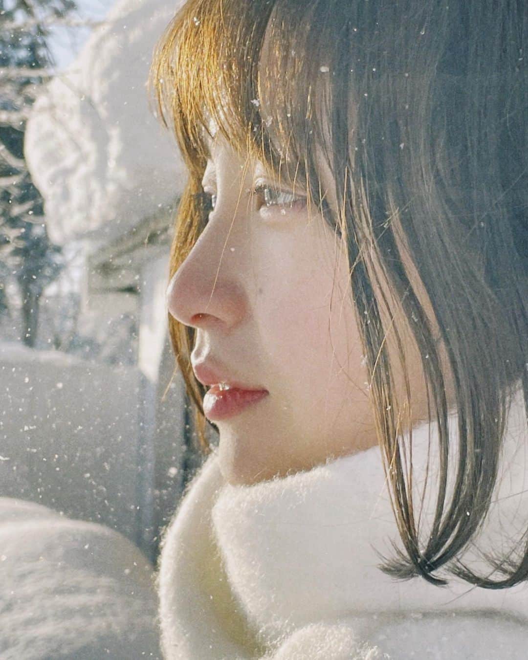 花柳のぞみさんのインスタグラム写真 - (花柳のぞみInstagram)「秋田撮影おふしょっと☃️ ⁡ 雪の中で撮影するのは初めてで、 しかも地元撮影も初めてだったから、 すごくすごく楽しみでした ⁡ ちょこちょこ載せていこうっと ⁡ ところで最近顔タイプ診断に興味があるんだけど、 わたしどのタイプなんだろ〜？🌱」2月18日 18時45分 - nozomihanayagi_