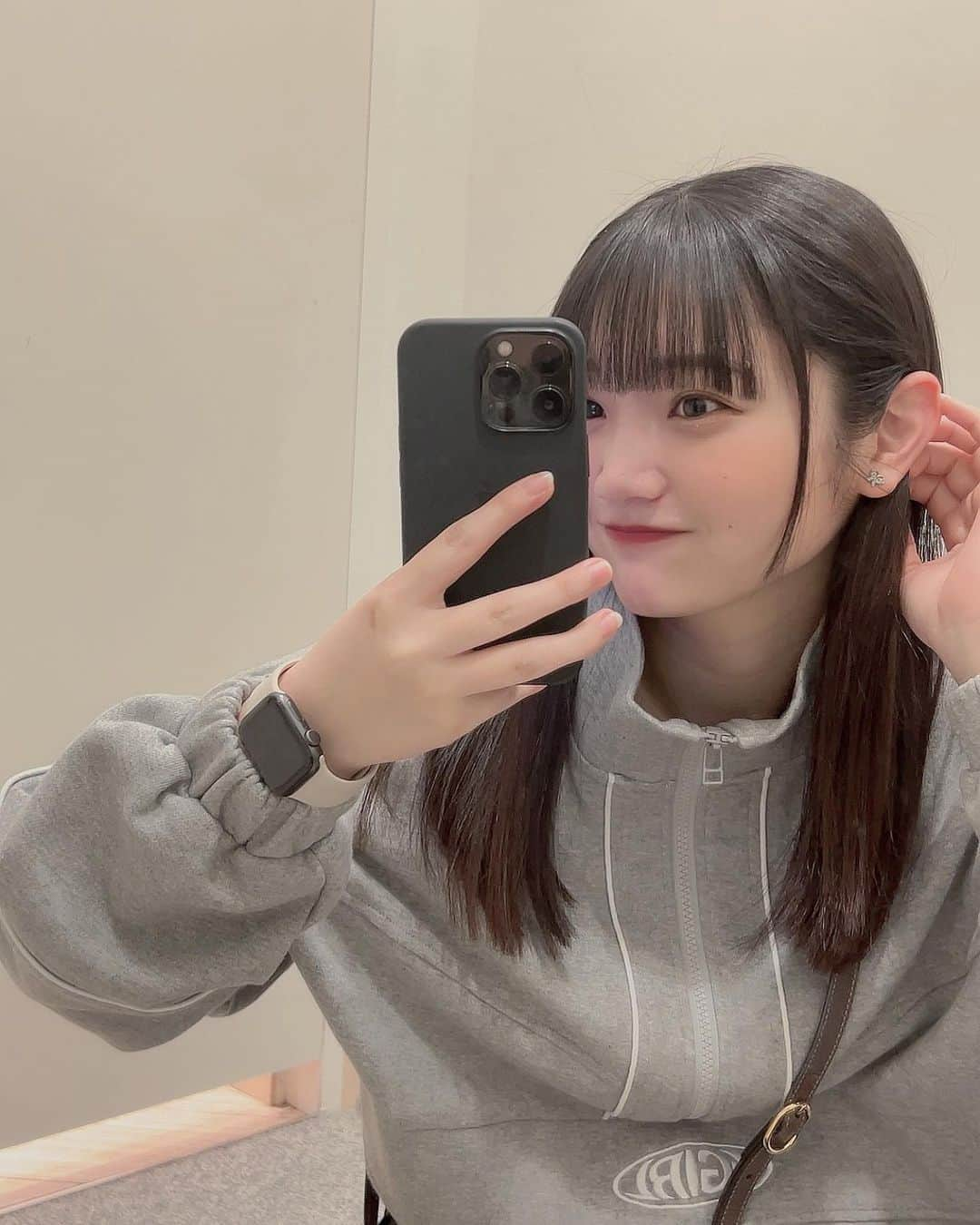 薄倉里奈のインスタグラム：「. . ちょっと耳を出してみちゃったりね👂🏻」