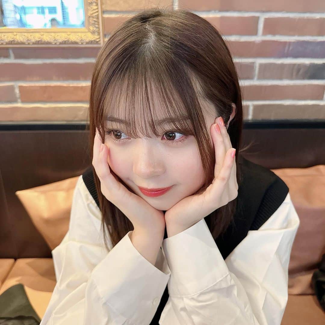 のインスタグラム：「メイクが薄かった日♡ この日カレー久しぶりに食べたんだ♪ 美味しかった(,,•﹏•,,)」