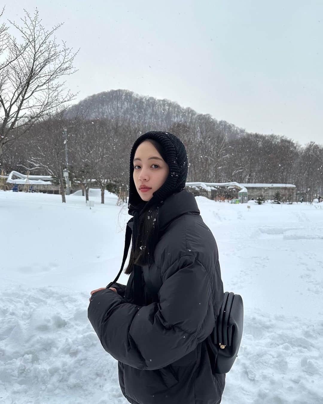 小嶋彩音のインスタグラム：「ㅤㅤㅤㅤㅤㅤㅤㅤㅤㅤㅤㅤㅤ こんなに積もった雪見たのは初めてで 歩いてるだけで楽しかった❄️」