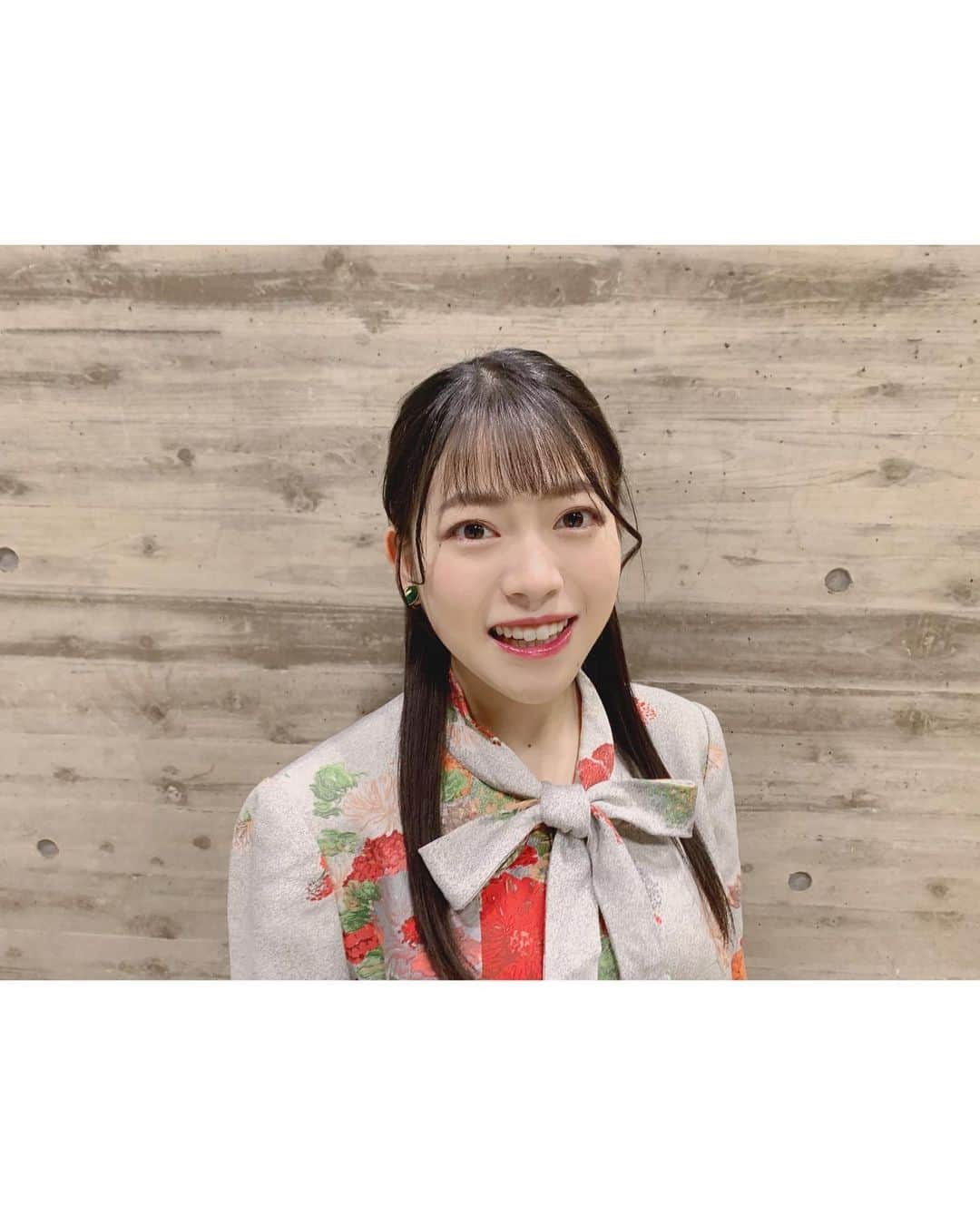 高岡薫のインスタグラム：「リアルお話し会ありがとうございました！今日は祖母のお下がりを着ました✨お気に入り☺️  #お話し会 #ありがとうございました #今日のコーデ #おさがり #ワンピース #ワンピース #ハーフアップ」