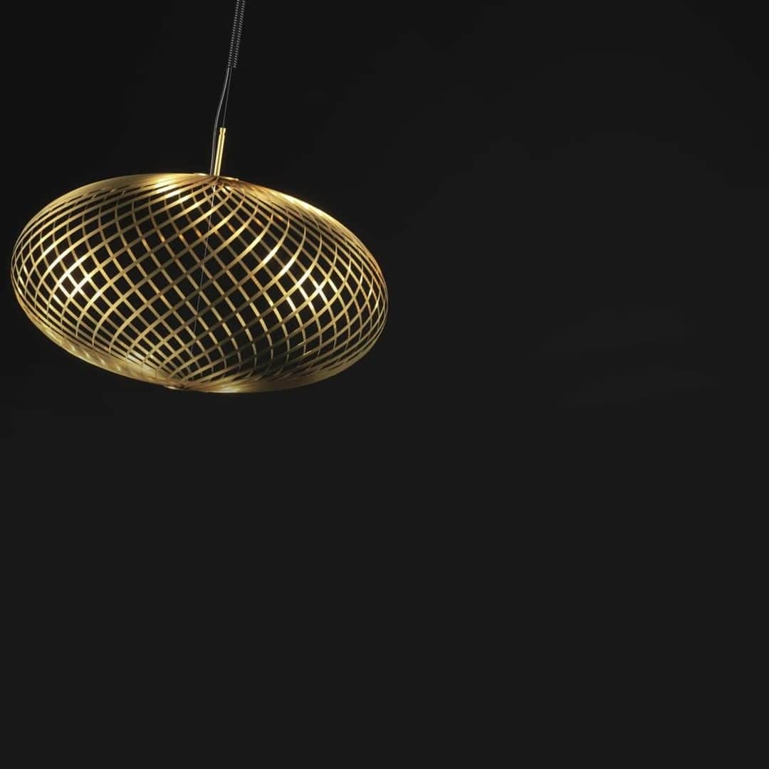 トム ディクソンのインスタグラム：「SPRING's semi-transparent shape can be adjusted to a variety of silhouettes. The nature of the spiral design allows the voluminous shades to be easily flat-packed for transportation.⁠」