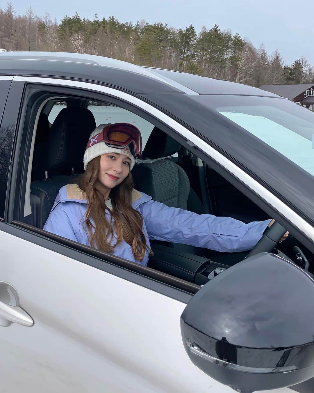 丹羽仁希さんのインスタグラム写真 - (丹羽仁希Instagram)「今日は大好きな雪山×車のお仕事⛄️❄️  「NISSAN e-4ORCE SKI RESORT」の オープニングセレモニーに出席しました！  X-TRAIL を雪上特設コースで試乗したんだけど、 もう走りが凄すぎて感動🥹 カーブでも全然スリップもしなかった✨　 これなら雪道も怖くない。  今シーズン中はずっと X-TRAIL の巨大ポスターが パルコール嬬恋スキー場に沢山あるので、ぜひシーズン中に遊びにきてみてね！🤍  #日産 #NISSAN #日産エクストレイル #pr」2月18日 19時59分 - __niki22