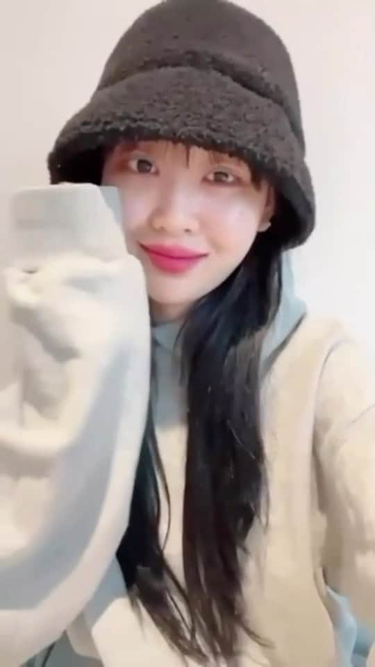 今月の少女のインスタグラム：「［🎥Yves Comment🦢］ 2023.03.03 開催！ LOONA 1st Live “LOONATHEWORLD in TOKYO”  イヴからコメントが届きました🧡  #今月の少女 #LOONA #이달의소녀」