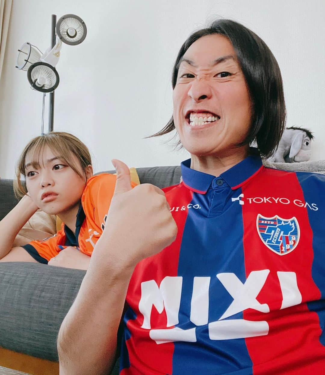 石川あんなさんのインスタグラム写真 - (石川あんなInstagram)「Jリーグ開幕だーー！⚽️🔥  試合開始前と終了後のゆってぃ夫婦です😳  襟付きユニかわいい！ FC東京はボタンもある！！ あ、ボタンしめてる！ボタンしめてない！ なんて選手見ながらはしゃいでましたが 清水エスパルスは決定機を決められず0-0引き分け🥲  ファーストゴール見たかった！ 次に期待！！！  写真の通りご機嫌なゆってぃは2-0勝利の素晴らしいスタートでした👏  #Jリーグ #Jリーグ開幕 #清水エスパルス #spulse #FC東京 #fctokyo #J1 #J2 #サッカー #他サポ夫婦 #ゆってぃ #嫁ってぃ」2月18日 20時01分 - anna_iskw