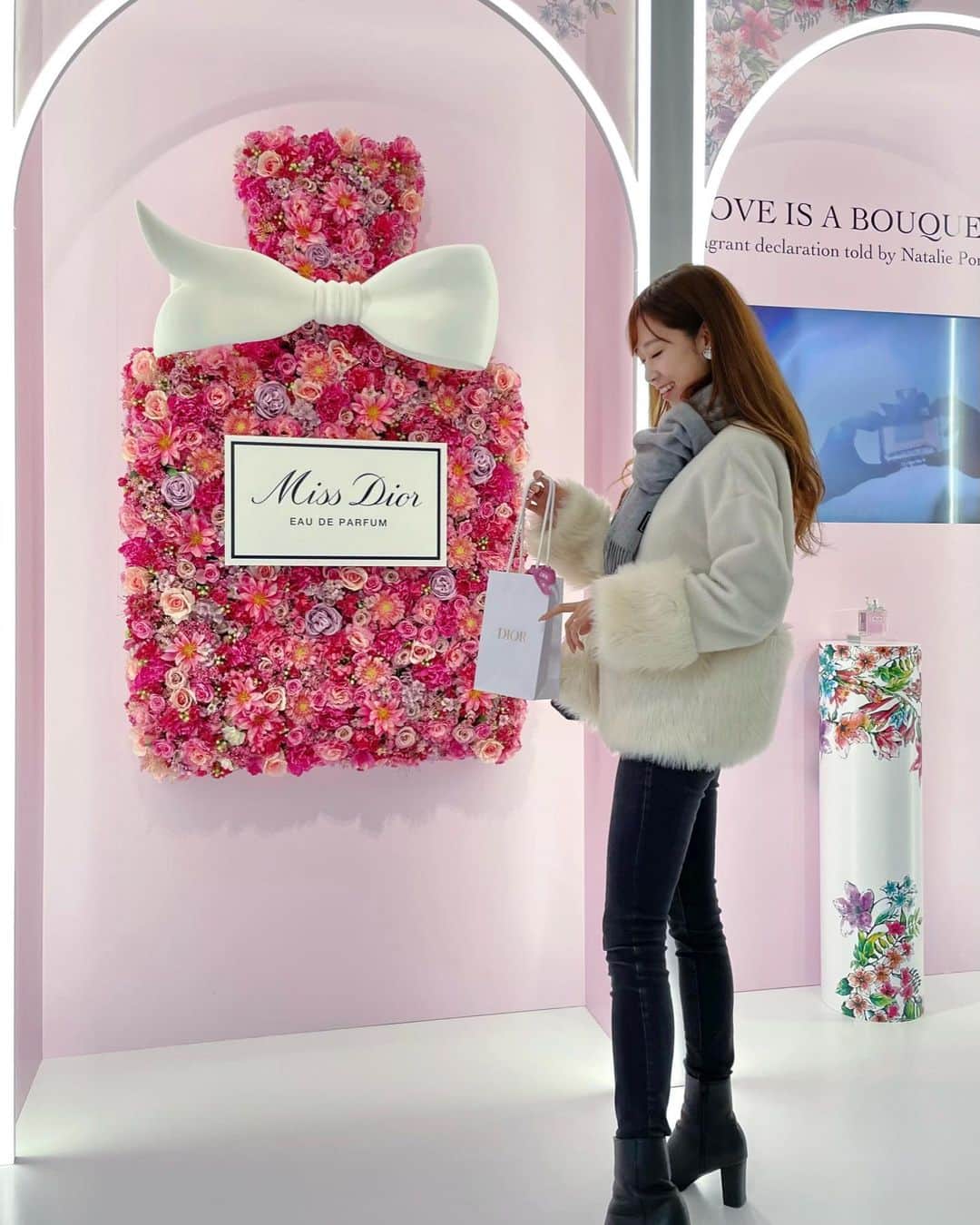 のインスタグラム：「. ちょっと前のお話ですが、、 DIOR BLOOMING LOVE GARDEN EVENTへ✨ . ミス ディオールやっぱり良い香り‥😍✨ 素敵な世界観に癒されました🥰 . . . . #dior #ディオール #diorbloominglovegarden #ミスディオール  #missdior」