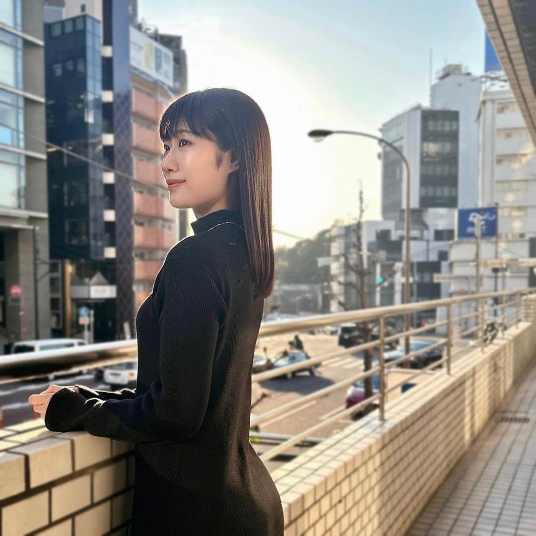 藤田奈那のインスタグラム：「＊ ヘアメンテナンス💇🏻‍♀️  もうすぐ春なので軽やかな感じで、とお願いしました☺️  少しベージュが混ざったカラーで 光の当たり方によって見え方が変わって楽しい🌸  長さもすっきり整えてもらいました！  💈 @accomplish_salon ✂️ @accomplish_shun   #RHas#RHasトリートメント #ヒト幹細胞 #ミネコラ #ミネコラトリートメント #ミネコラパーフェクト3 #プラチナミネコラ #ミネコラaccomplish #アコンプリッシュ #accomplish代官山 #accomplish #ヘアケア #❤️」