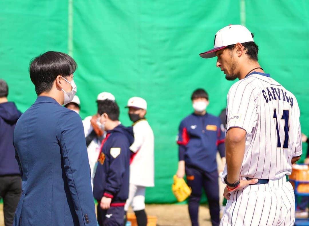 斎藤佑樹のインスタグラム：「⁡ WBC 侍JAPAN宮崎キャンプを 取材させていただきました！  今回最も興奮したのはダルビッシュさんの投球。 久しぶりの再会でしたが ダルさんは変わらずとても優しくて いろいろなことを話してくださいました。 ⁡  ⁡ 2/18(土)20:54〜テレビ朝日系列 『サタデーステーション』 ⁡ ⁡ ⁡ ⁡ #テレビ朝日 #サタデーステーション #wbc #侍ジャパン #宮崎キャンプ」