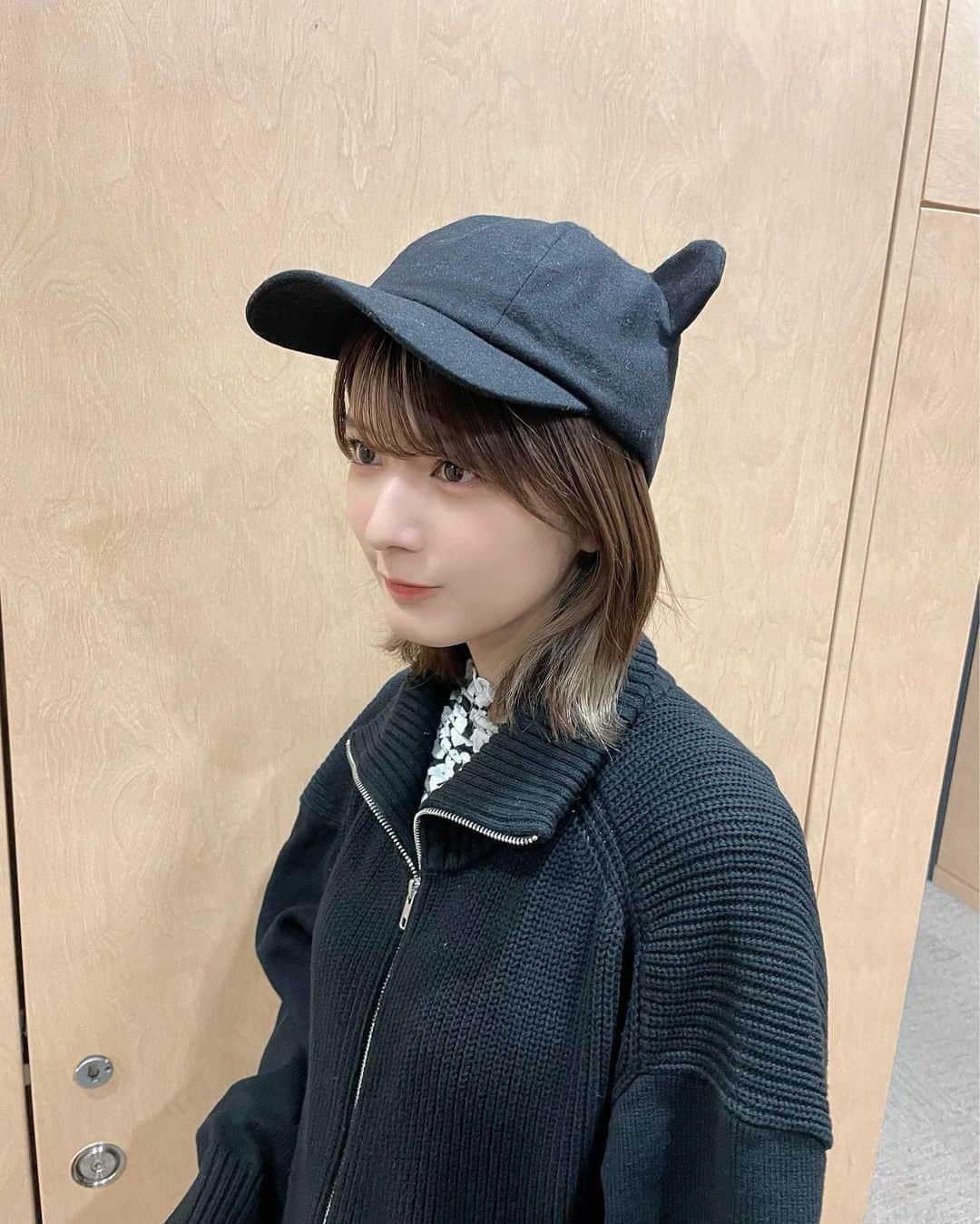 関有美子さんのインスタグラム写真 - (関有美子Instagram)「#ゆみこーで  ジップニットパーカーお気に入りです。 ねこちゃん帽子はきらちゃんからプレゼントしていただきました🐈‍⬛」2月18日 20時17分 - seki_yumiko_official