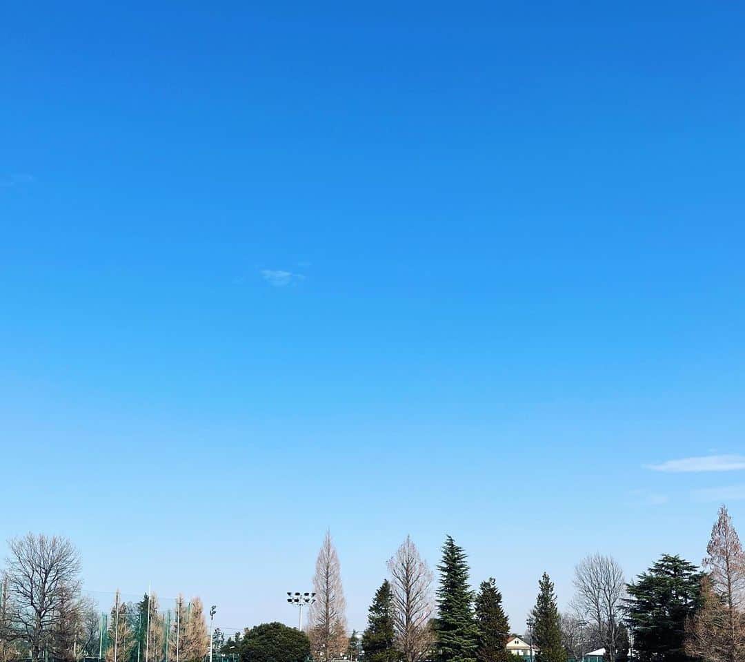 内田恭子さんのインスタグラム写真 - (内田恭子Instagram)「こんにちは。  いい空が広がってるなあ。  #itssaturday  #応援へ #がんばれ  #土曜日  #weekend  #内田恭子  #kyokouchida」2月18日 20時22分 - kyoko.uchida.official