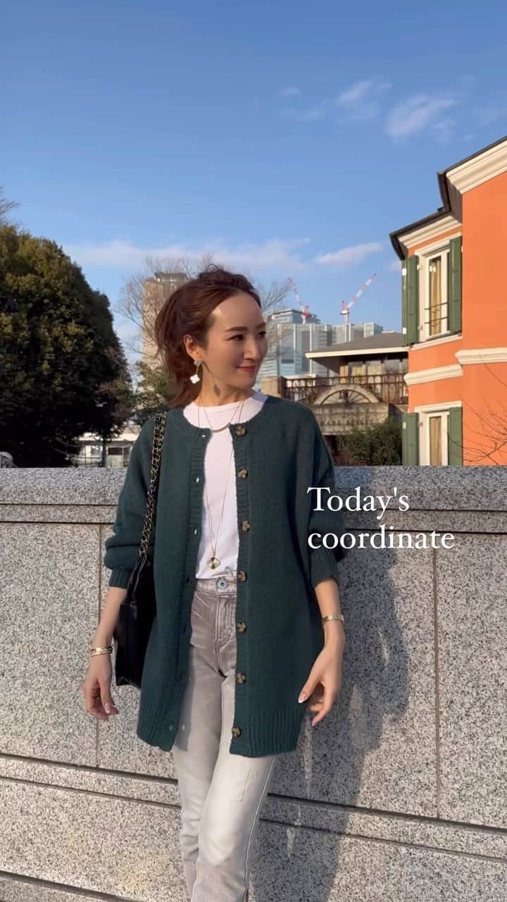 星玲奈のインスタグラム：「このタイプの前後2wayカーディガン、 好きすぎて何色持ってるんだろう…😙 毎年追加している @classicalelf_official のもの。 （こちらはグリーンのMサイズ） プチプラなのにちくちくせず モチモチの柔らかい着心地もお気に入り❤️ 真冬から春先の羽織としても使えるので、長い期間活躍してます❤️  #クラシカルエルフ #classicalelf #エルフコーデ #タイアップ #uniqlo #gu #zara #ユニクロ #ジーユー #ザラ #zozo #zozotown #zozo購入品 #zozotown購入品 #2wayニット #プルオーバー #カーディガン #春服 #春コーデ #春服コーデ #大人コーデ #大人カジュアル #プチプラ #プチプラコーデ @zozotown」