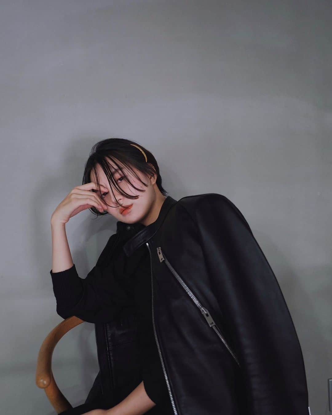 鶴田真梨のインスタグラム：「2週間のワンオペ🐶なんとか生きております。。毎日寝落ちだけど今日は起きている奇跡！嬉しい🎧」