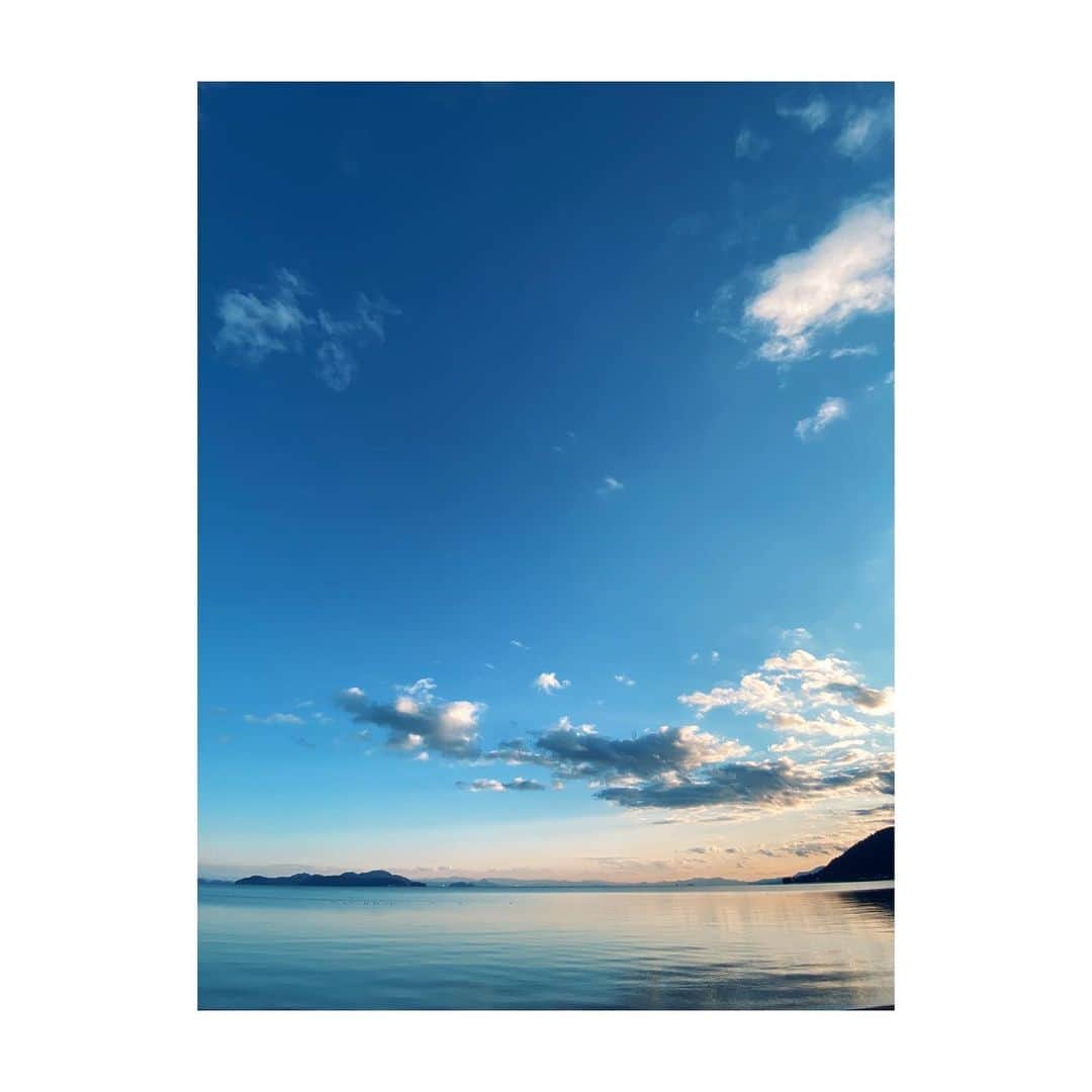 森夏美さんのインスタグラム写真 - (森夏美Instagram)「. 遂にシーズン５突入です🔥  さばいどる・かほなん師匠と、 雪景色に囲まれながらキャンプ❄️ 幻想的な風景にうっとり😌  …と言うのも束の間…！！ 今回もサバイバルですから、 なんと言えばいいのか、とにかく、 人生初体験が詰まりすぎていました…😂🙌  Locipoで先行公開中⚡️ ぜひご覧ください♪  #サバイバル #キャンプ #🏕 #🔥#🎣  #locipo #youtube #東海テレビb面  #東海テレビ #アナウンサー #森夏美」2月18日 20時52分 - mori_natsumi0722