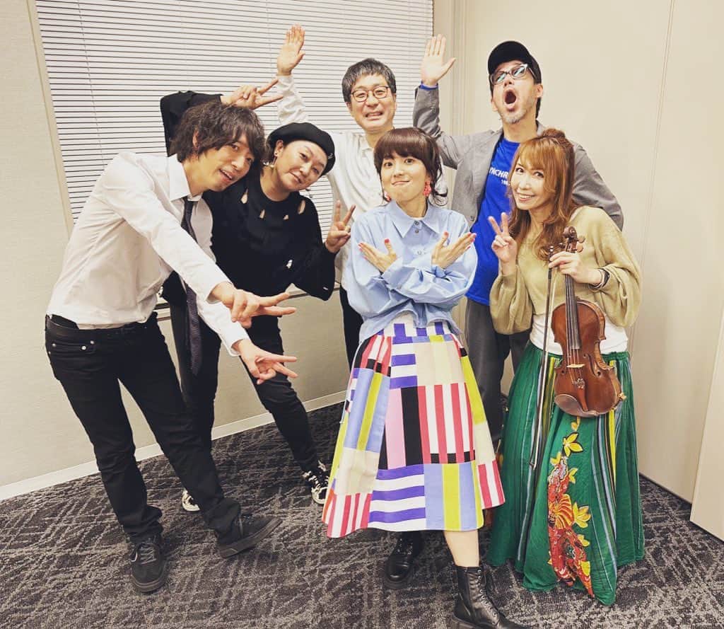 熊木杏里のインスタグラム：「春を呼びたい気持ちでの Liveでした。 クマッキーコール、沁みました。 ありがとうございました！  バンドメンバーみな素敵で 笑いながらステージを後にでき 幸せでした。  また会える日まで。」