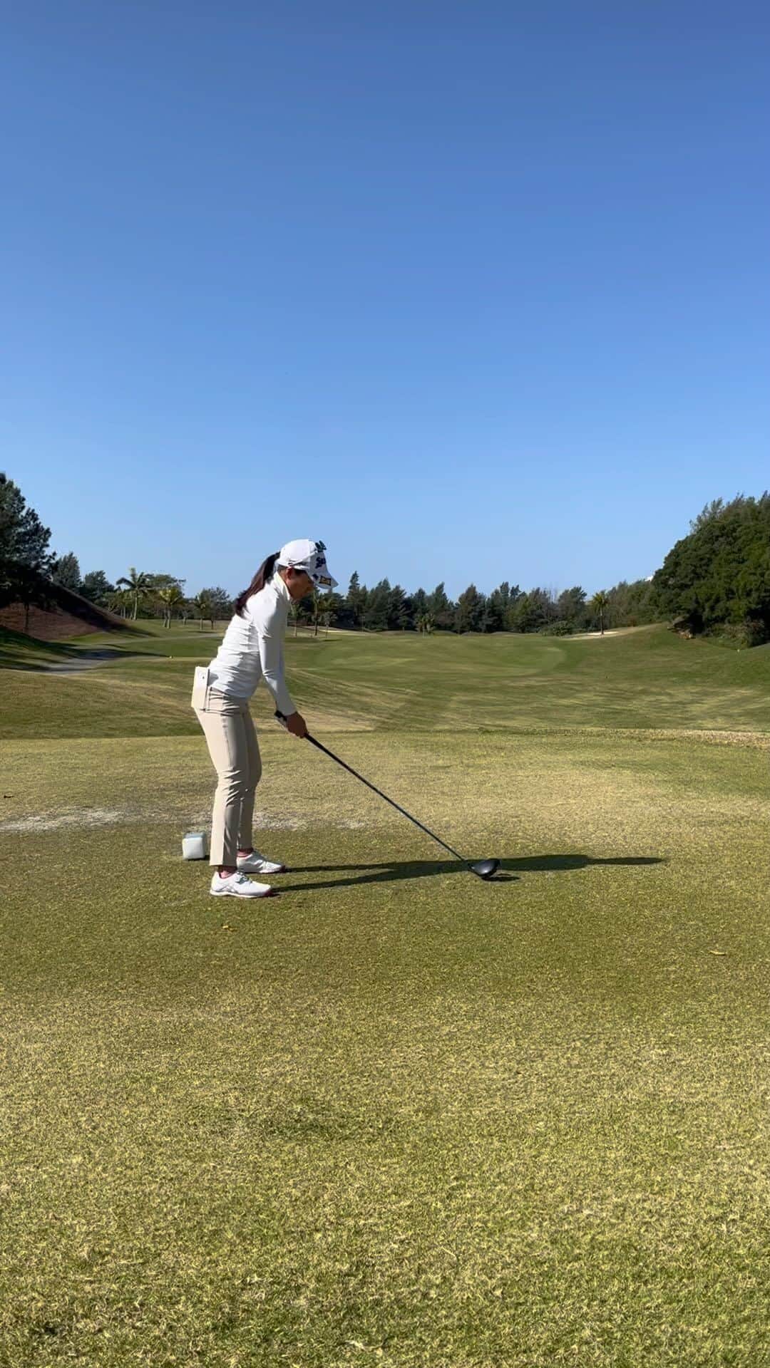 中山三奈のインスタグラム：「喜瀬カントリー@沖縄⛳️ 初戦まで1ヶ月を切りました！ 後悔しない1分1秒を積み重ねます！  #中山三奈 #minanakayama #golf #golfswing」