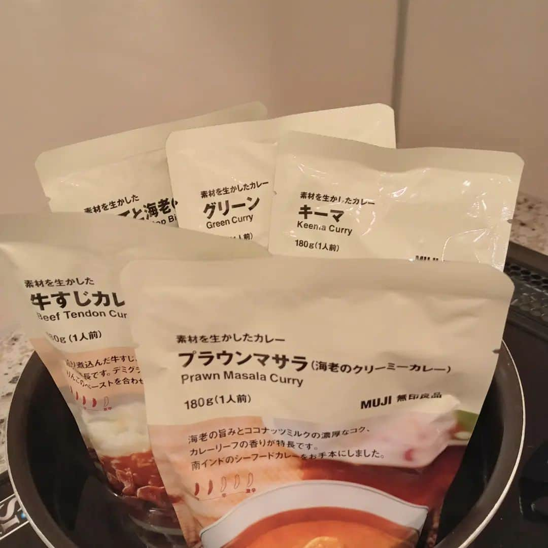 貞平麻衣子さんのインスタグラム写真 - (貞平麻衣子Instagram)「無印良品カレーナンパーティー🍛 #家事ヤロウ で紹介された翌日に買いに行くのはちょっとドキドキした🤗 みんなで少しずつ食べるの最高🧡どれも美味しかった、週１で開催したい❗こんどカレパ用の器買いに行こっと🎶オススメだよ🎊」2月18日 21時41分 - maiko_sadahira