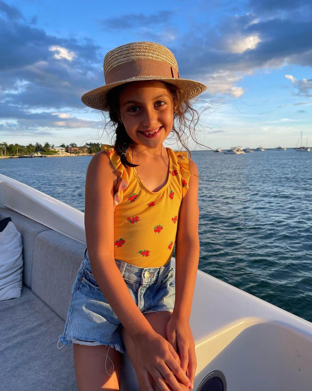 ラダメル・ファルカオのインスタグラム：「Feliz cumpleaños princesa Desi ♥️♥️ te amamos y estamos dichosos de disfrutar de tu sonrisa todos los días.」