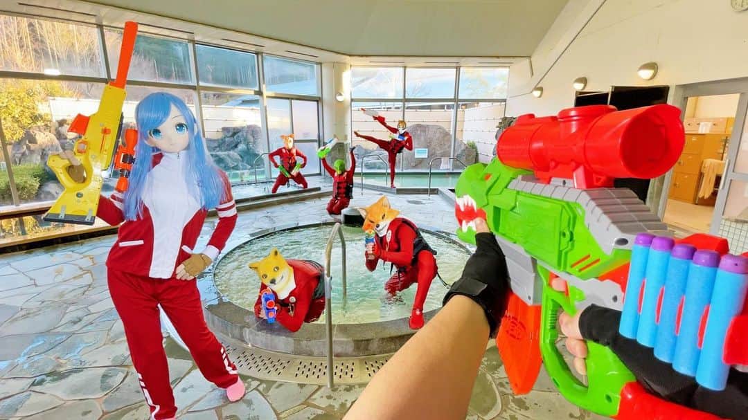 Kamiwaza Trickshotsのインスタグラム：「Nerf War | Water Park & Spa Battle 19🔫 ナーフ戦争 | 大宇陀温泉あきののゆ編🔥公開  今回の舞台は奈良県宇陀市にある温浴施設！！ 温泉やプール、フィットネスルームなど様々なシチュエーションで熱きナーフの戦いが繰り広げられております😎🔥♨️  @uda.akinonoyu  お忙しいなか撮影に全面協力して頂き本当にありがとうございました🙏  @kamiwaza.tomo @nari_kamiwaza @hidetorian  #nerf #nerfwar #nerfgun #youtube #ooudaonsennakinonoyu #大宇陀温泉あきののゆ」