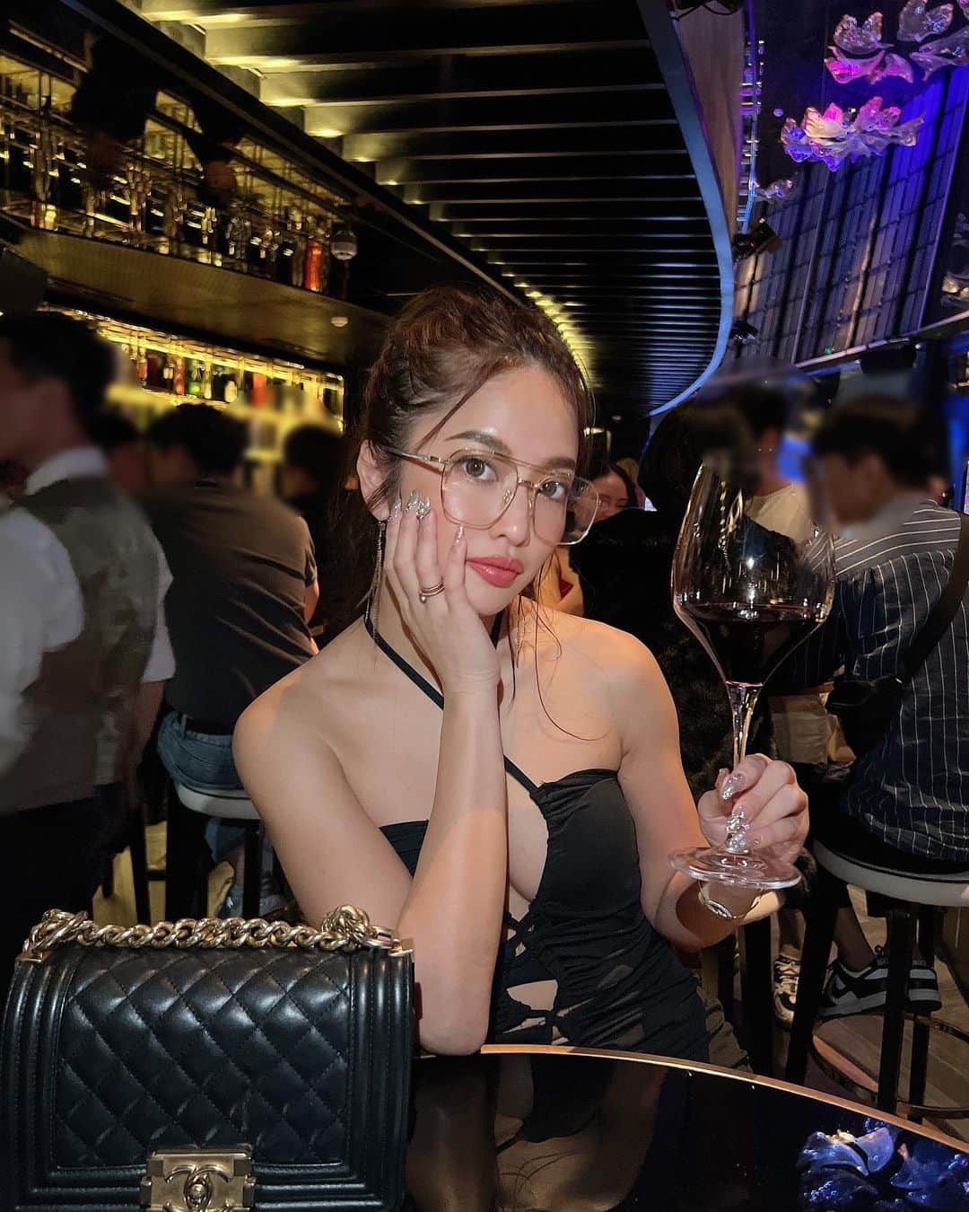 宇都宮茜のインスタグラム：「今日で20代ラスト😎🤚🏾💗  振り返ったらめちゃくちゃ濃い人生を歩んできてるしその分多分人一倍たくさんのことがあってたくさん経験してきてめちゃくちゃ強くなったと思う✊🏽笑  とーーっても充実した20代で とーーーーっても遊んだしとてもとても楽しかった🤭  次の歳も楽しみ💕🤭  てことで20代最後はベトナムきてるんで 楽しんできます🇻🇳  .  .  .  .  .  .  .  .  .  .  .  .  .  .  .  .  .  .    .  .  .  .  .  .  .  .  .  .  .  .  .  .  .  .  .  .  .  .  .  .  .  .  .  .  .  .  .  .  .  .  #ベトナム#チルスカイバー#ルーフトップ#ルーフトップバー#ベトナム旅行#ホーチミン#ホーチミン旅行#筋トレ#筋トレ女子#ダイエット女子#インスタグラビア#コンパニオン#セクシー系#イベントコンパニオン#パーカー女子#トレーニング#トレーニング女子#車横モデル#水着ギャル#水着女子#ビキニ女子#水着#Swimsuitgirls#japanesegirl#beppuonsen#sexywomen#onsen#hotsprings」