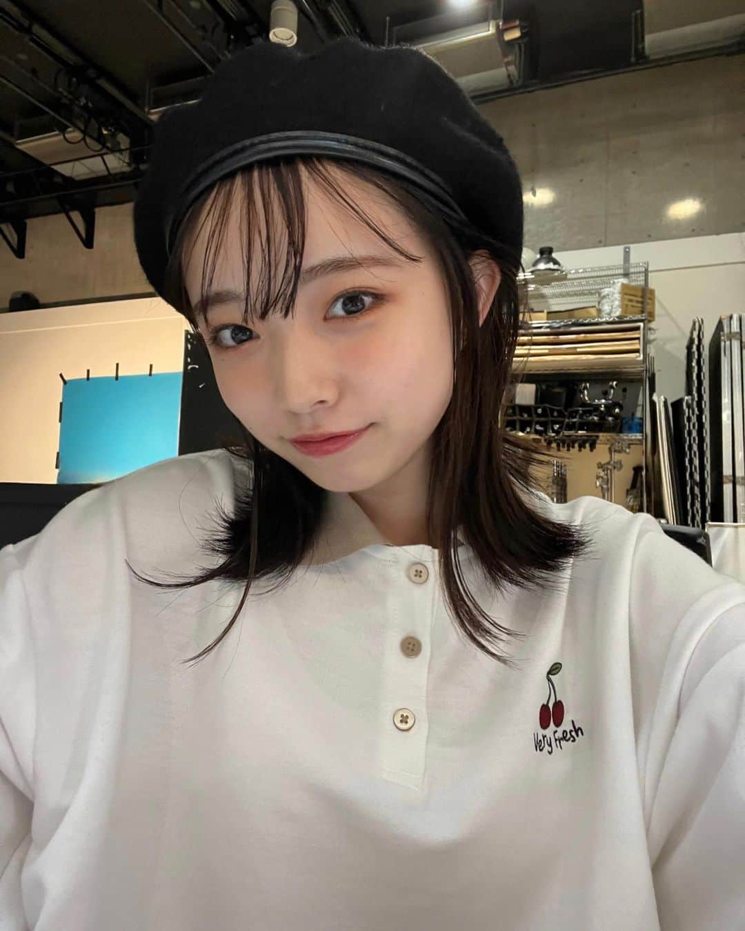 のインスタグラム：「少し前にベルメゾンさんのカタログ撮影をしました！ 私の家にも届いててチェックしたんだけどやっぱ形になってみると嬉しいね､､  みなさんもチェックして下さい〜👍🏻🫧  #05 #ベルメゾン #撮影 #ootd #ファッションコーデ #sjk #jk」