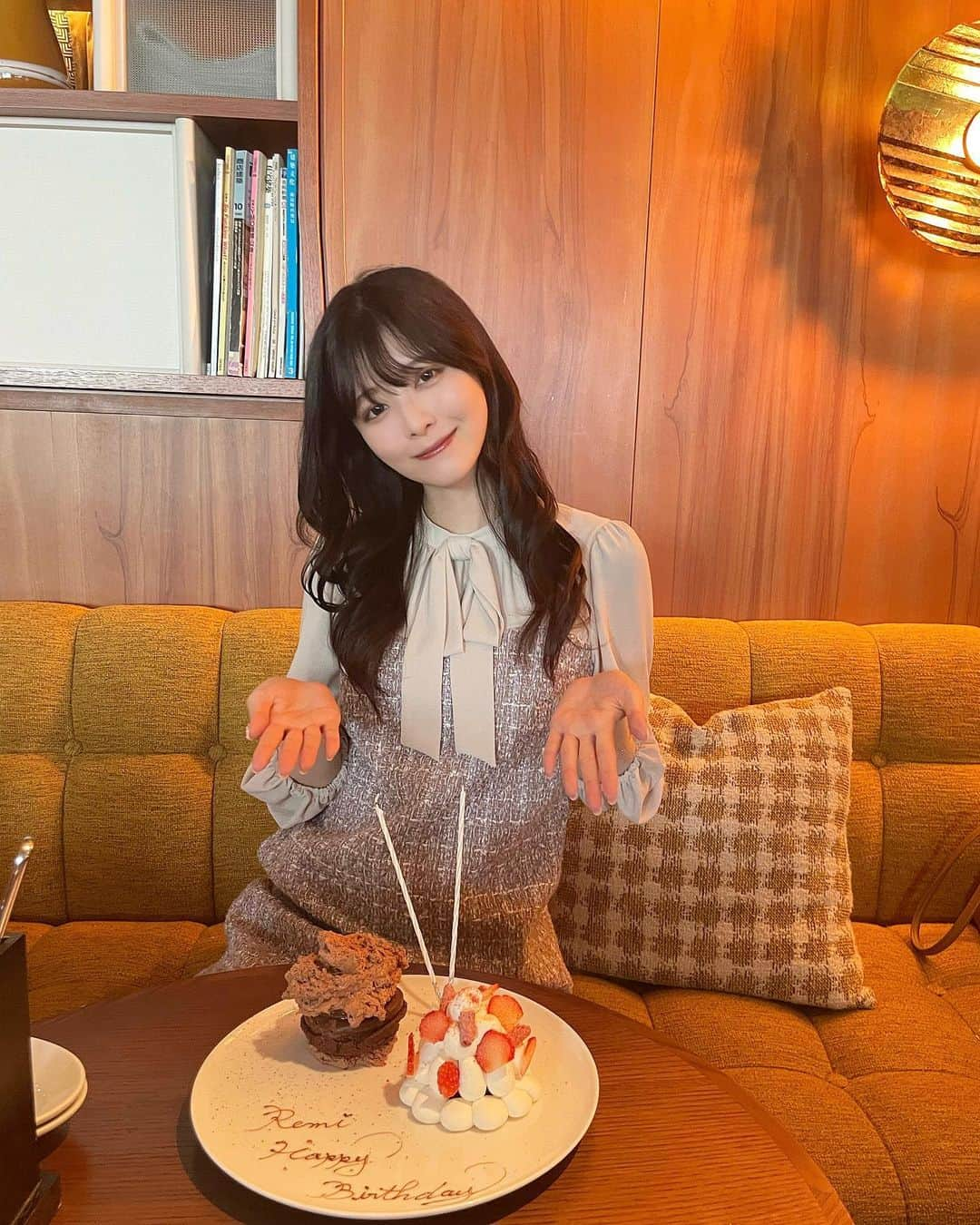 小林玲美のインスタグラム：「. 誕生日プレートめちゃくちゃ可愛かった〜嬉しい😵‍💫💕」