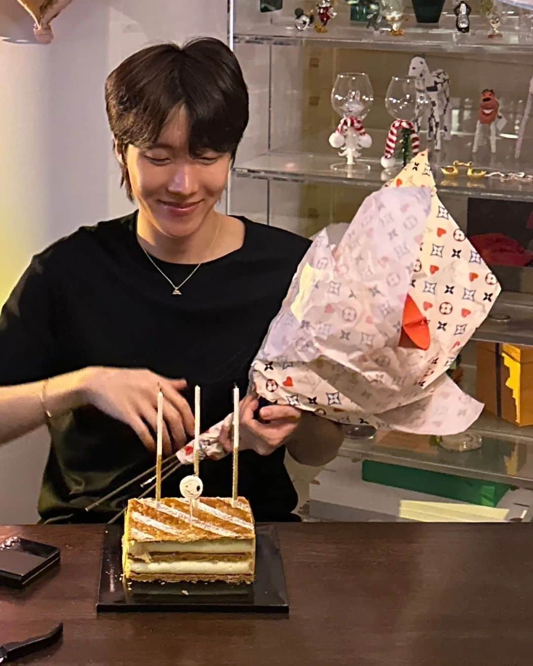 J-HOPEのインスタグラム：「생일 🎂 218」