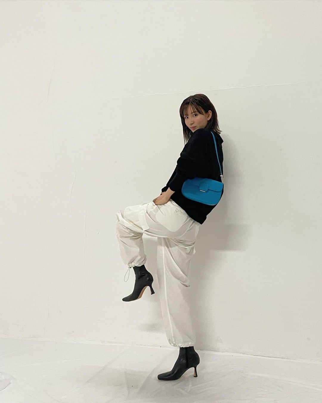 岡崎紗絵さんのインスタグラム写真 - (岡崎紗絵Instagram)「私服。 頂いたバッグとシューズはチャールズアンドキース🧚🏻‍♀️  #チャールズアンドキース #チェックしてね」2月18日 23時08分 - sae_okazaki