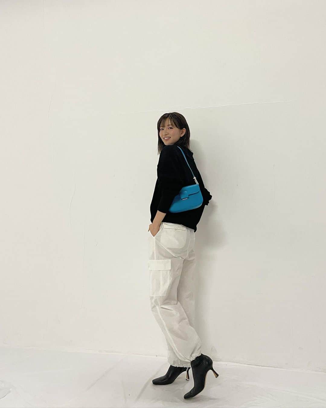 岡崎紗絵さんのインスタグラム写真 - (岡崎紗絵Instagram)「私服。 頂いたバッグとシューズはチャールズアンドキース🧚🏻‍♀️  #チャールズアンドキース #チェックしてね」2月18日 23時08分 - sae_okazaki