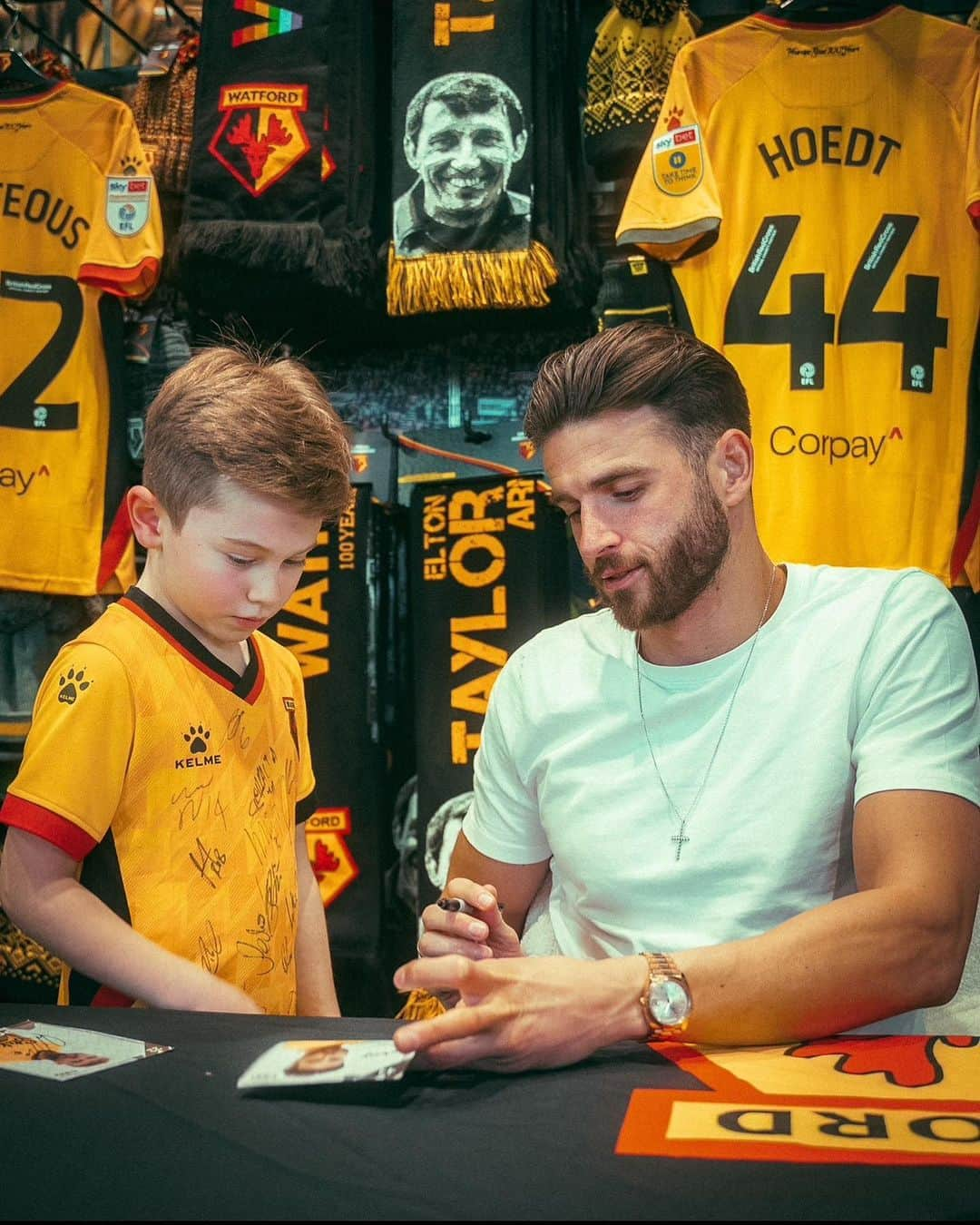 ウェスレイ・ホードのインスタグラム：「Good to meet some of you hornets yesterday! 🐝🟡⚫️ @watfordfcofficial」