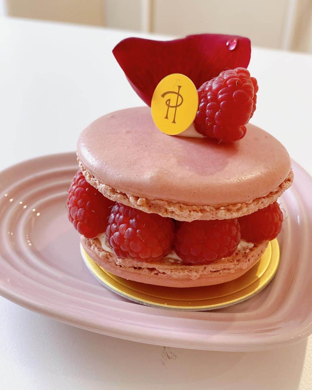 のインスタグラム：「甘いものだらけで幸せすぎたValentine's weekの記録🍫🫶🤤❤️🐷」
