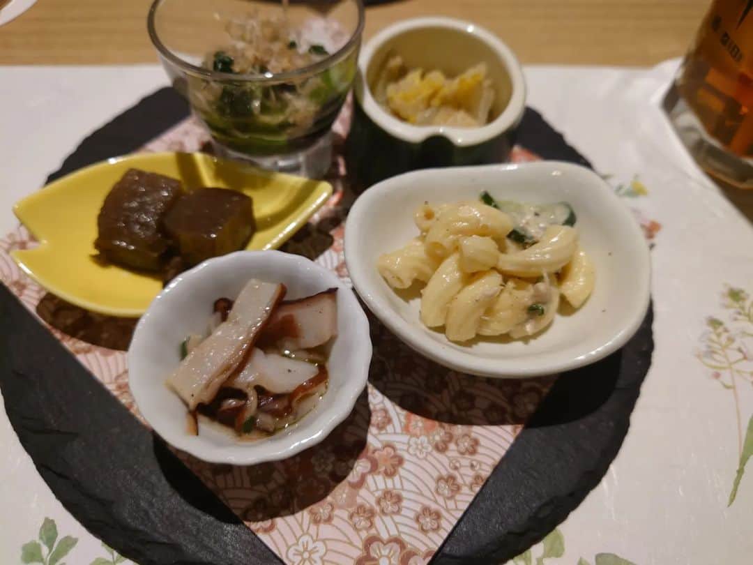 郷司利也子さんのインスタグラム写真 - (郷司利也子Instagram)「三軒茶屋の割烹かさ原に行ってきました。  駅のすぐ近くにあります。  お通し 梅水晶 レバーフライ 大山鶏塩麹焼き 鯖フライ 大山鶏つくね  写真を撮り忘れましたが、鯖茶漬けをしめに食べました。  高校の同級生がやっているのですが、安くてこんなに美味しいものが食べられることに驚きです✨ お店の雰囲気も落ち着いていて、居心地良かった☺️  同級生贔屓じゃありませんよ笑 私以外も美味しいと評判でした✨  また近いうちに行こうと思います❤️  #ボクシング#ゆるっとダイエット#ボクシングエクササイズ#クリスタルジム#エクササイズ#トレーニング#ダイエット#アラフォーダイエット#格闘技エクササイズ#格闘技女子#格闘家#アラフォー#ダイエット日記#プロボクサー#ボクサー#筋トレ#腹筋#ボクシングエクササイズ#フィットネス#フィットネス女子#アラフォーダイエット #アラフォーダイエット日記#三軒茶屋#三軒茶屋居酒屋#三軒茶屋ご飯#夜ご飯」2月19日 0時00分 - goshiriyako