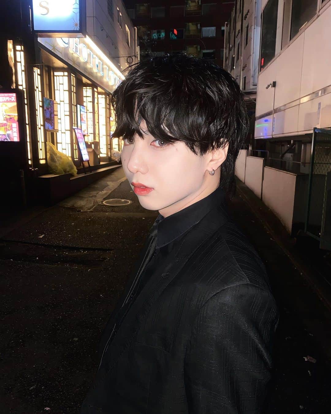 荒一陽さんのインスタグラム写真 - (荒一陽Instagram)「誤魔化せてないよ　惹かれてる心  #メンズアイドル#アイドル#スーツ男子」2月19日 0時21分 - kazuharu_ara