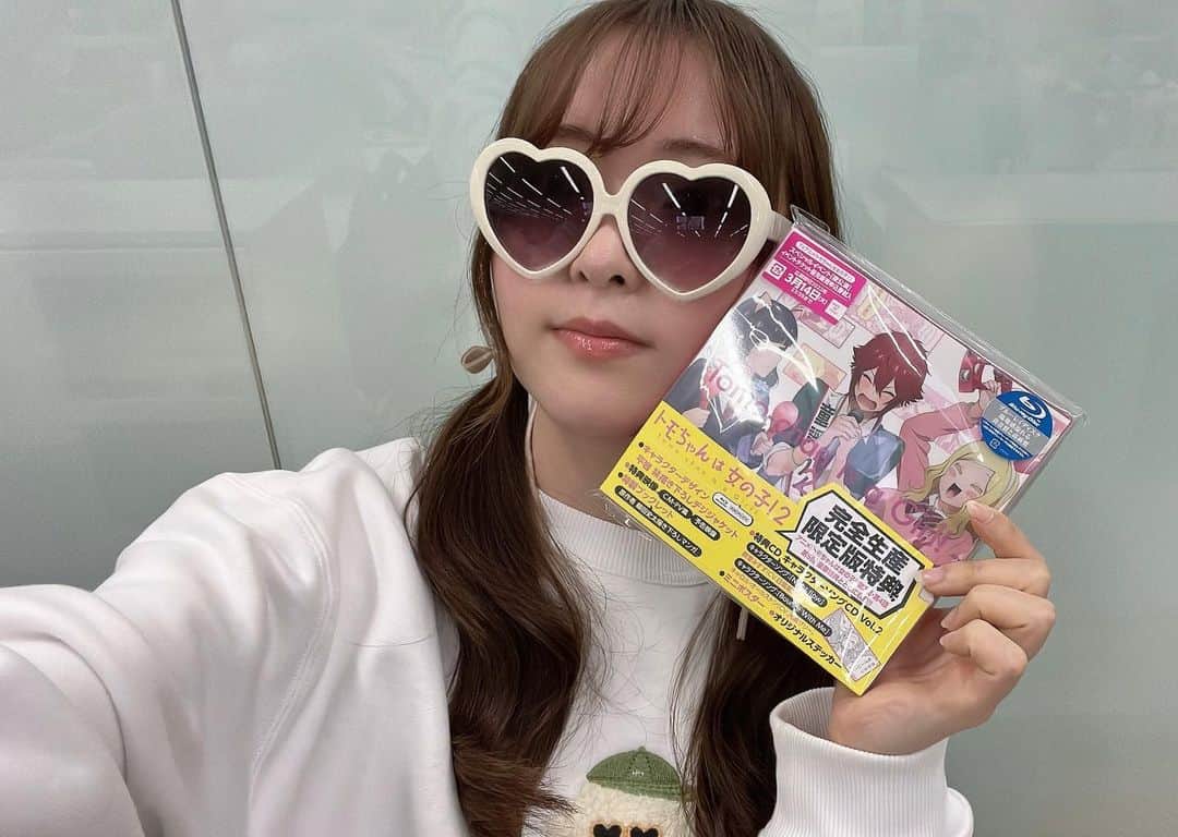 天城サリーのインスタグラム：「「トモちゃんは女の子!」 Blu-ray 第2巻2月22日発売です！！🥰 中の特典がとてもとても豪華です🥰🥰🥰 嬉しいな〜 #tomochan #anime #tomochanwaonnanoko」