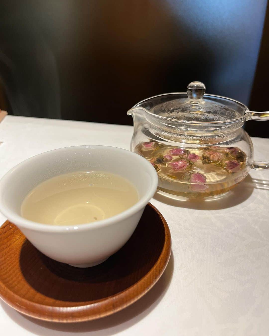 馬場典子さんのインスタグラム写真 - (馬場典子Instagram)「今日は朝から何だかんだとバタバタ（でも楽しく）動いていたら、日付が変わってしまった…  写真はイメージです（笑）  先日レストランでいただいた薔薇の中国茶。  #馬場典子 #ばばちゃんネル」2月19日 0時52分 - baba_channel