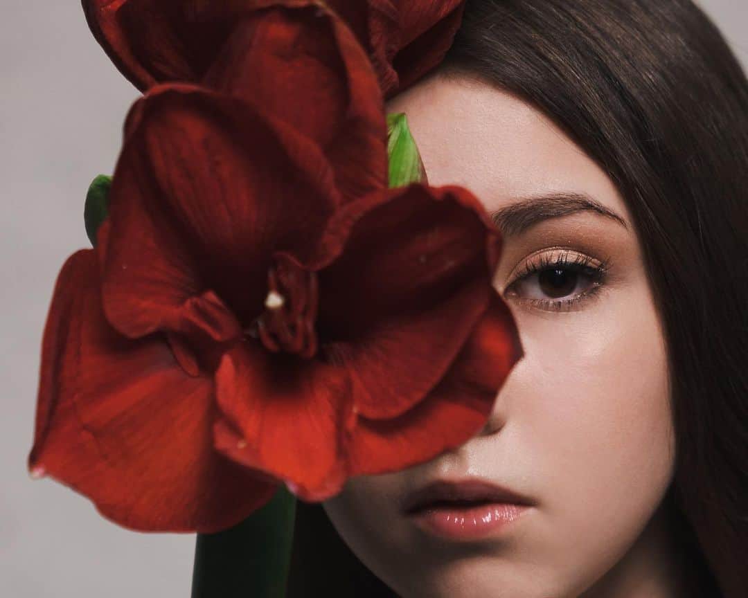 カミラ・ワリエワのインスタグラム：「@alisaaslanova   Модный Дом @edem.official   Muah @olgabielmakeupartist」