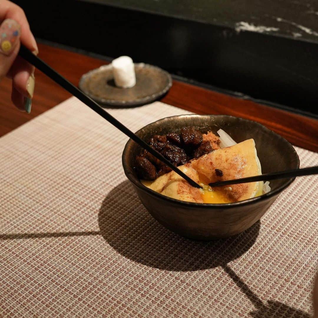 黃家怡（Bonnie C. Huang）さんのインスタグラム写真 - (黃家怡（Bonnie C. Huang）Instagram)「上個世紀吃的鐵板燒 現在發🤣  #willsteppanyaki #taipeifood #BoninTPE」4月1日 11時30分 - bonnie.huang