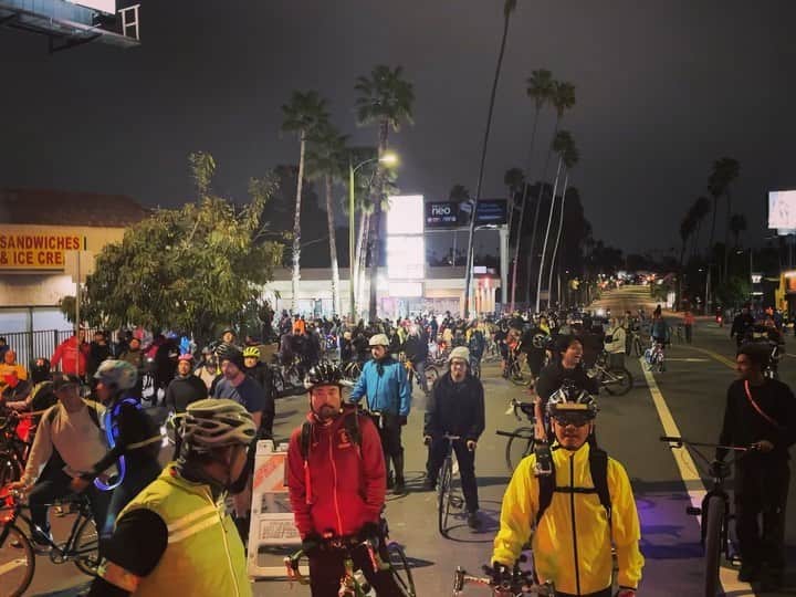 パトリック・J・アダムスのインスタグラム：「3am start. 37 miles. From one end of LA to the other. I've lived here for over twenty years and never seen this city like that. Thank you @misterandycorren for the great company.」