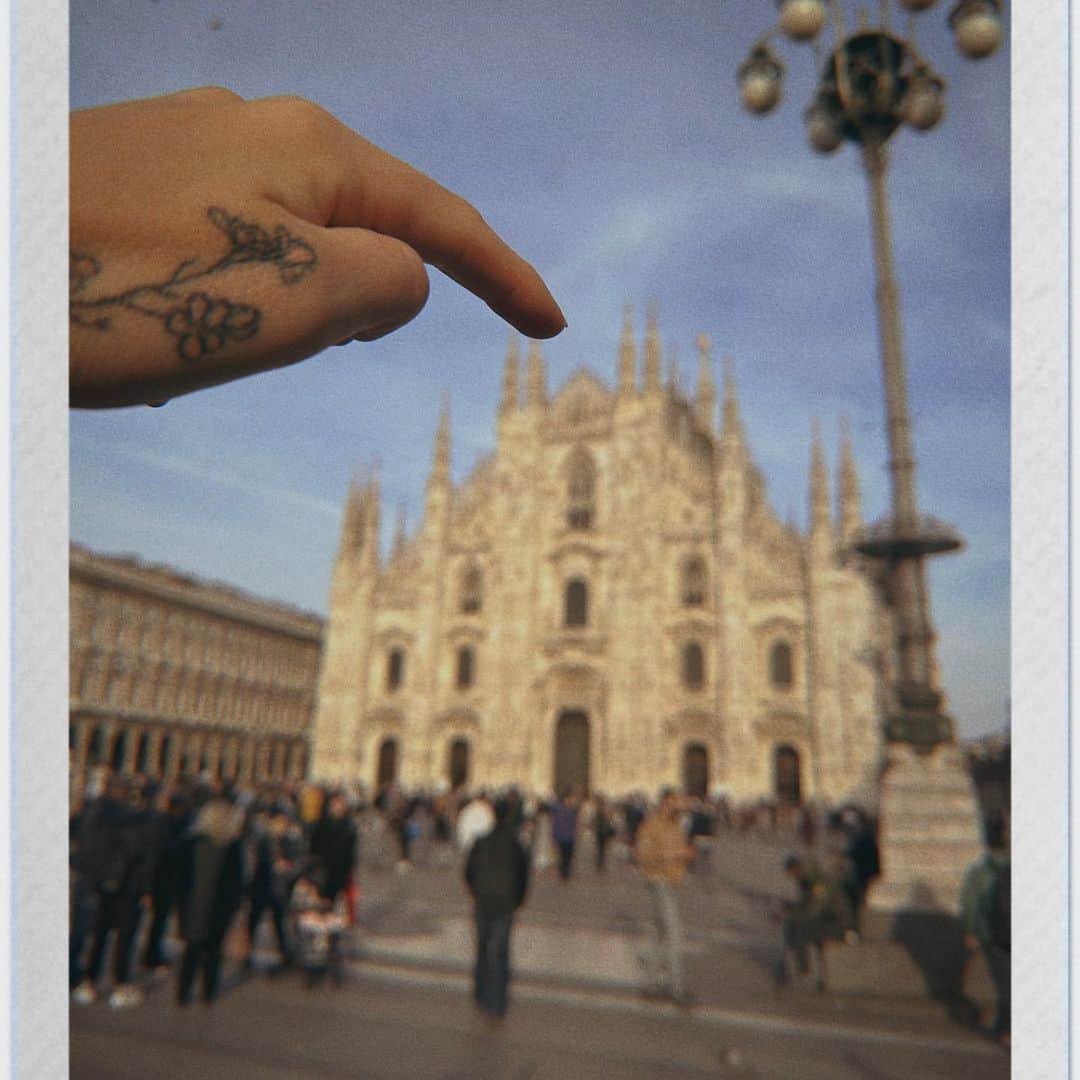 アナスタシア・パブリュチェンコワさんのインスタグラム写真 - (アナスタシア・パブリュチェンコワInstagram)「weekend in Milano is always good idea 🤌🏼😂😈 slide if you wanna see @zarinadiyas finally happy !」3月20日 4時34分 - nastia_pav
