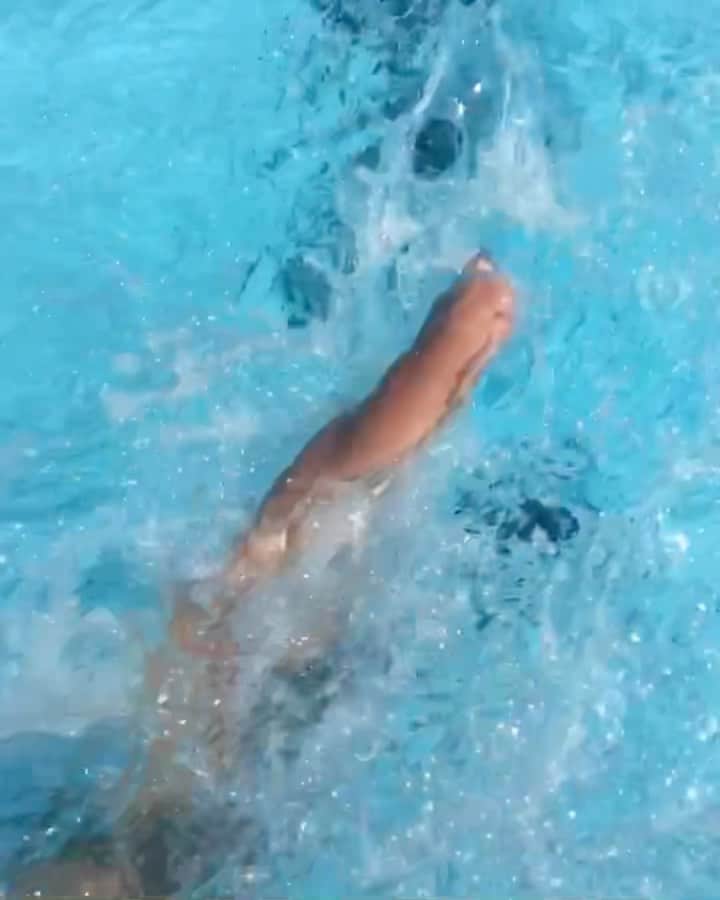のインスタグラム：「Love love LOVEDDD getting to run some butterfly and breaststroke clinics in Ontario this weekend ☺️🥳 THANK YOU @fitterandfasterswimtour and @wilmot_aces for having me out this weekend. 🏊🏼‍♀️🏊🏼‍♀️🏊🏼‍♀️」