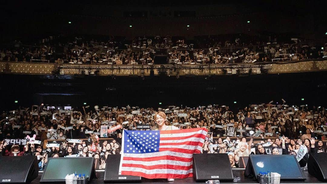 カン・ダニエルのインスタグラム：「Yes,we did. God bless you #LA」