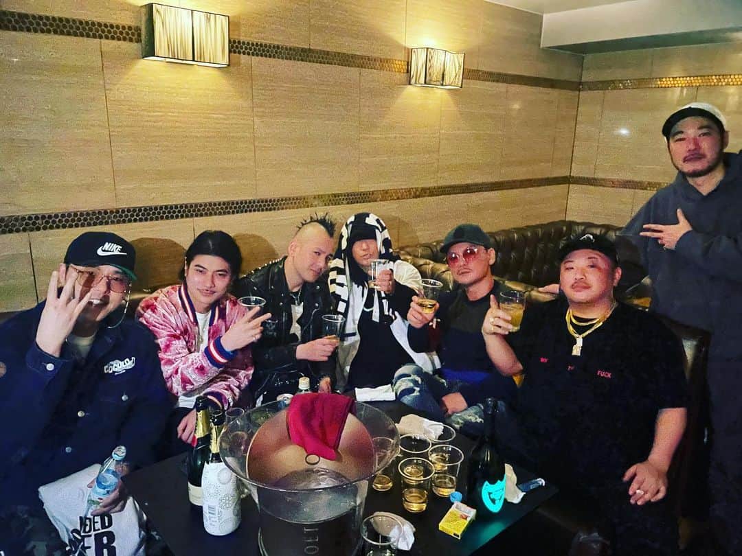 SPICY CHOCOLATEのインスタグラム：「✴︎ 好きな音楽と 好きな人達に囲まれた空間  過去、現在、未来を 語り合える仲間や友人達  いろんなジャンルがあるけれど オレがレゲエを好きな理由は 大きな愛があるから  最幸な時間をありがとう  最後に愛は勝つ♪」