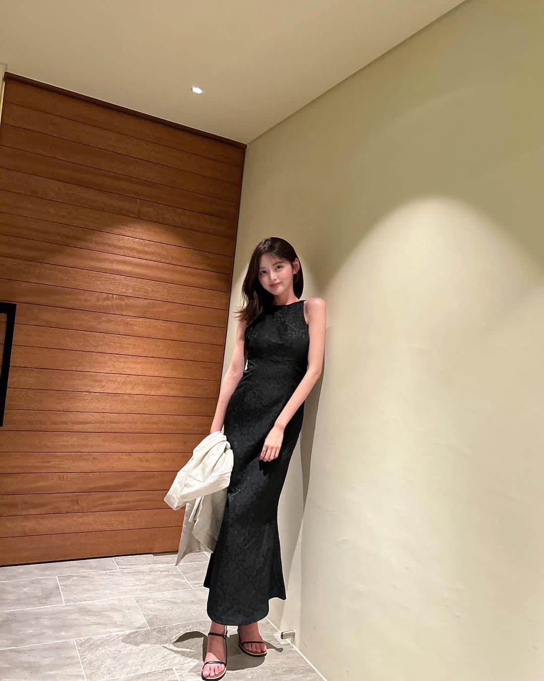 chiharuのインスタグラム：「dress upした日🥂 やっと着用できた美シルエットワンピース♡」